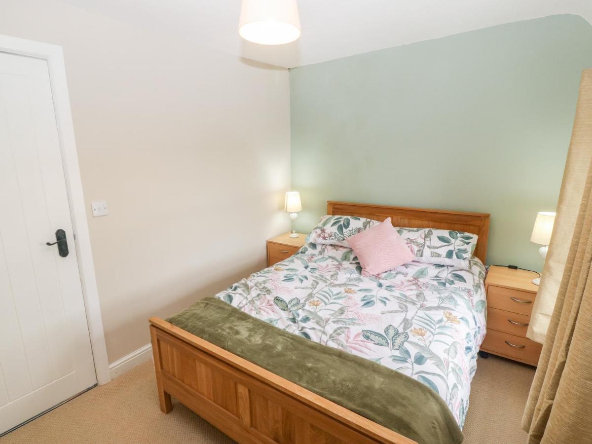 3 Green Terrace Gaerwen エクステリア 写真