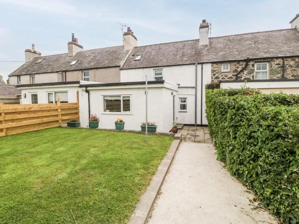 3 Green Terrace Gaerwen エクステリア 写真